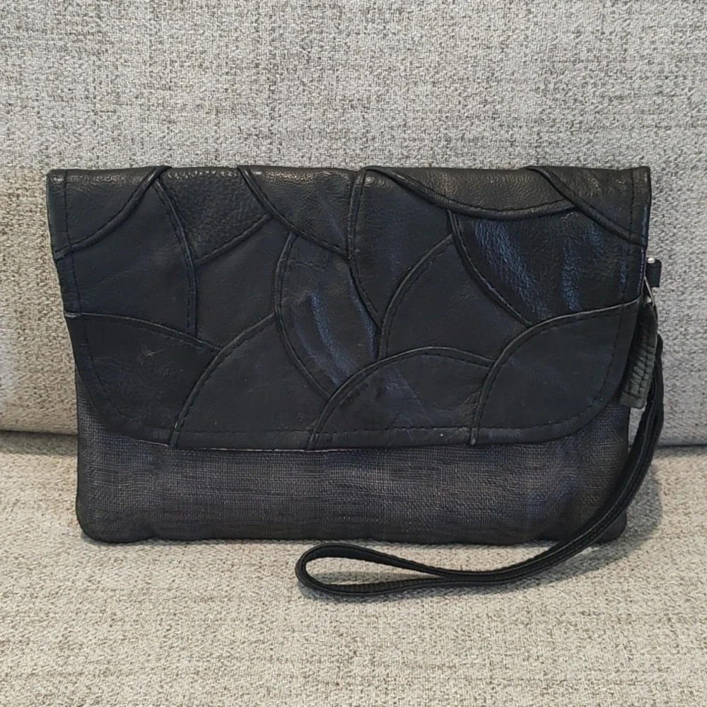 SMATERIA Upcycled Leather+Mesh Black Leather Clutch Wristlet Gently Used ❤️❤️